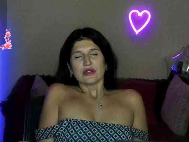AliannaSoloKisses webcam
