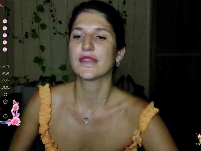 AliannaSoloKisses webcam