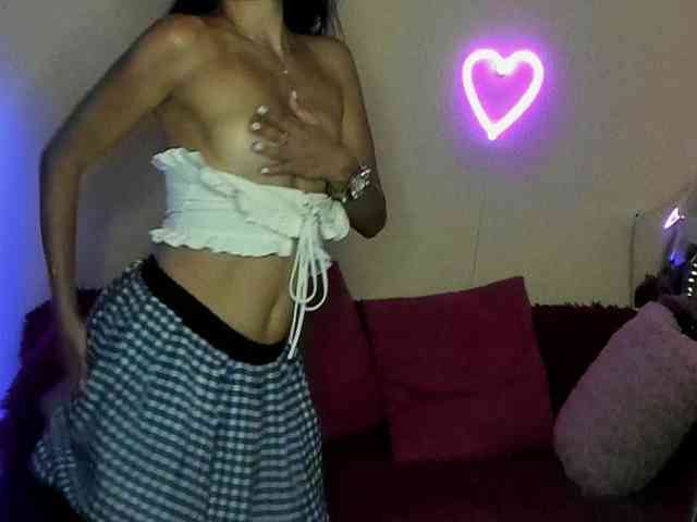 AliannaSoloKisses webcam