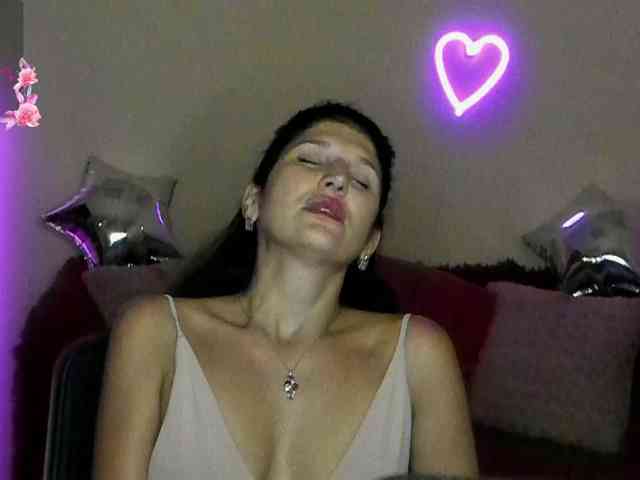 AliannaSoloKisses webcam
