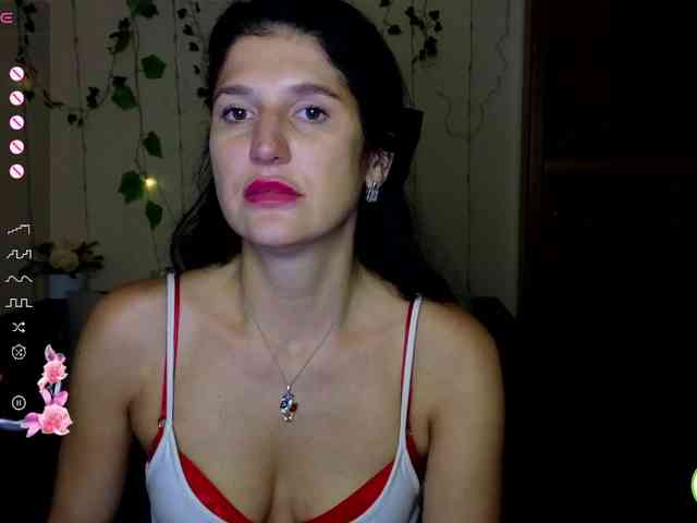 AliannaSoloKisses webcam