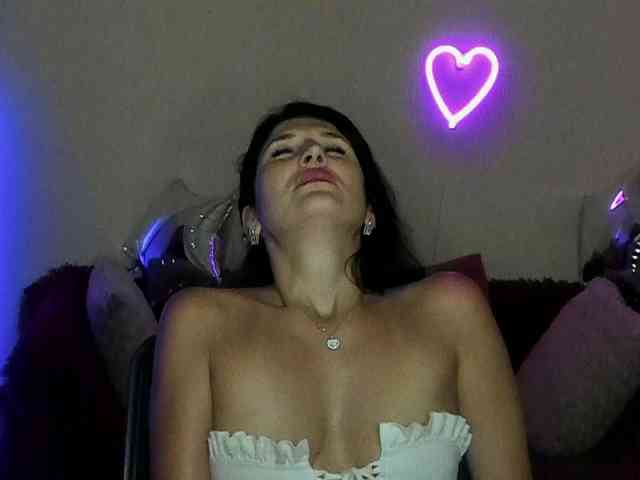 AliannaSoloKisses webcam