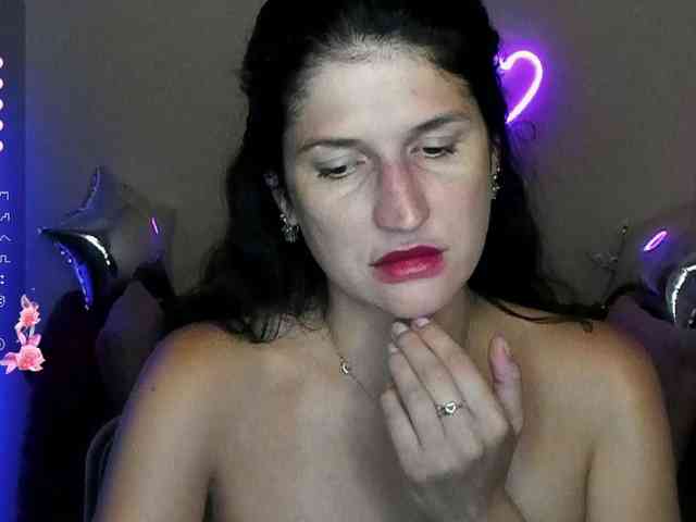 AliannaSoloKisses webcam