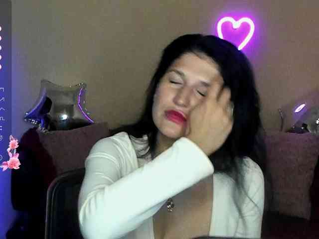 AliannaSoloKisses webcam