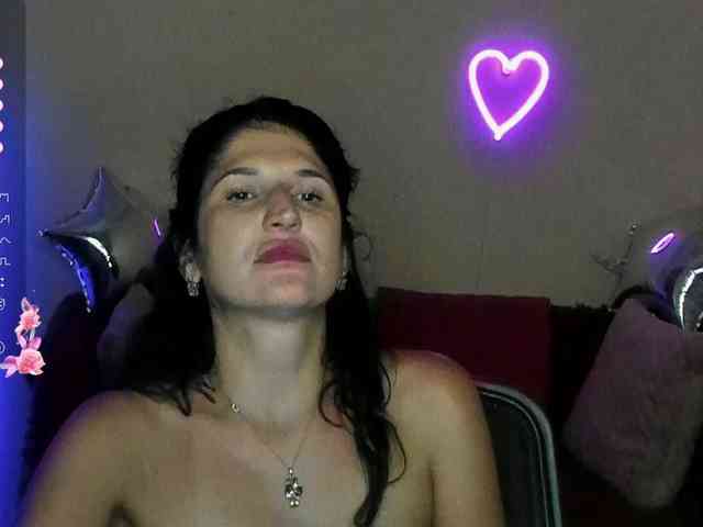 AliannaSoloKisses webcam