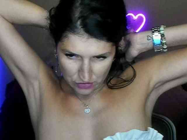 AliannaSoloKisses webcam
