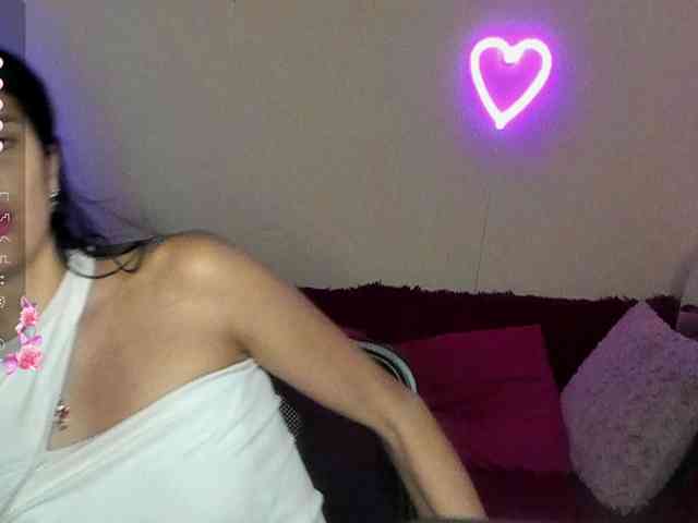 AliannaSoloKisses webcam