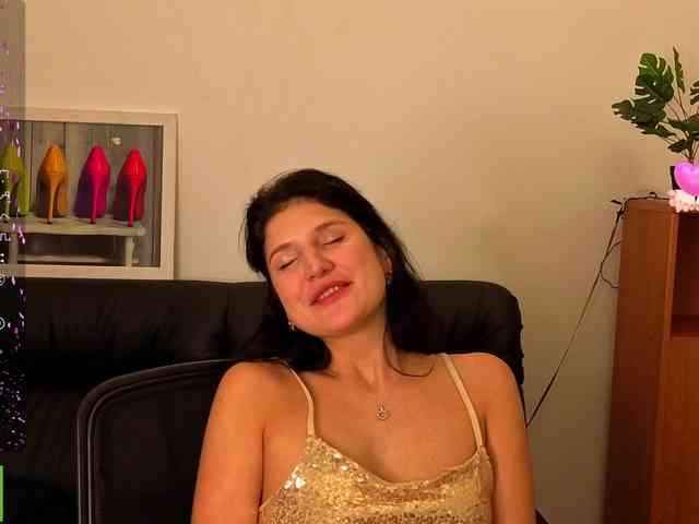 AliannaSoloKisses webcam