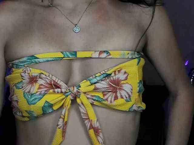 AliannaSoloKisses webcam