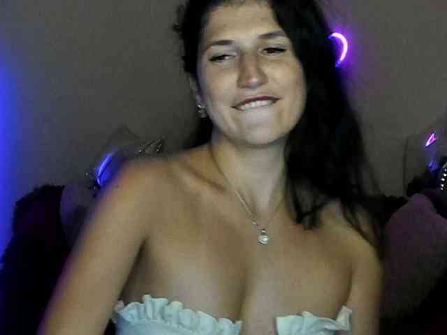 AliannaSoloKisses webcam