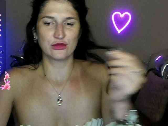 AliannaSoloKisses webcam