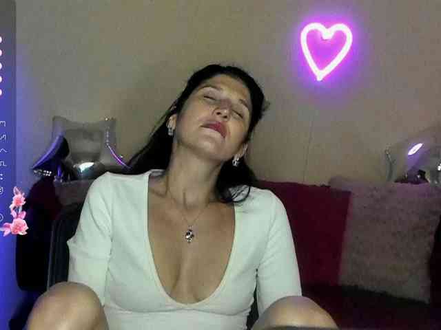 AliannaSoloKisses webcam