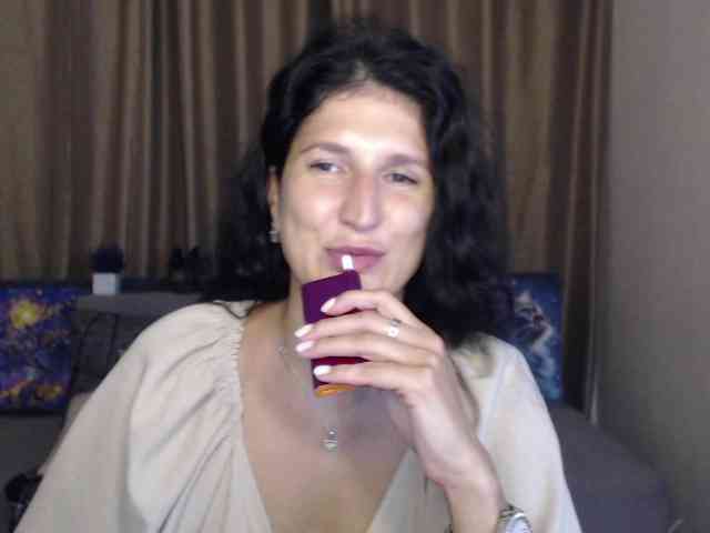AliannaSoloKisses webcam