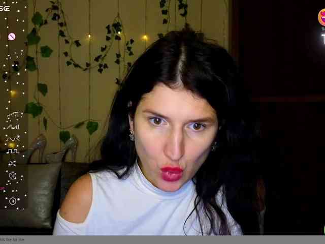 AliannaSoloKisses webcam