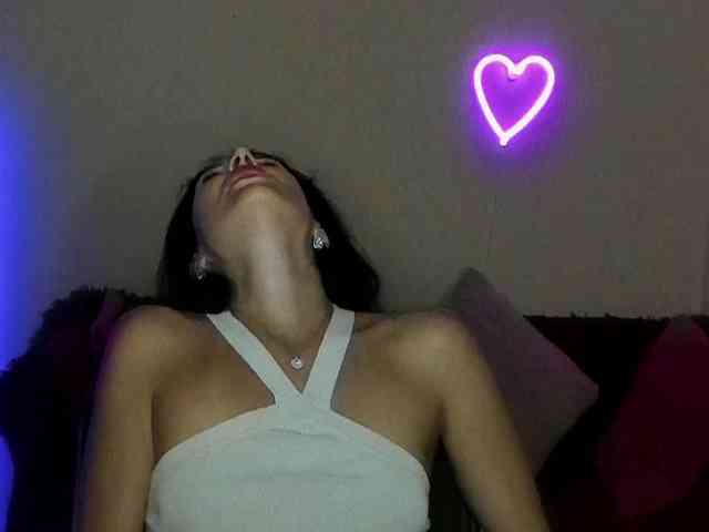 AliannaSoloKisses webcam