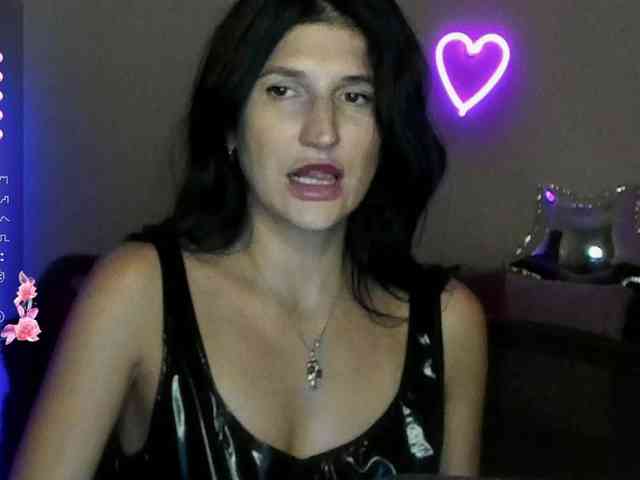 AliannaSoloKisses webcam