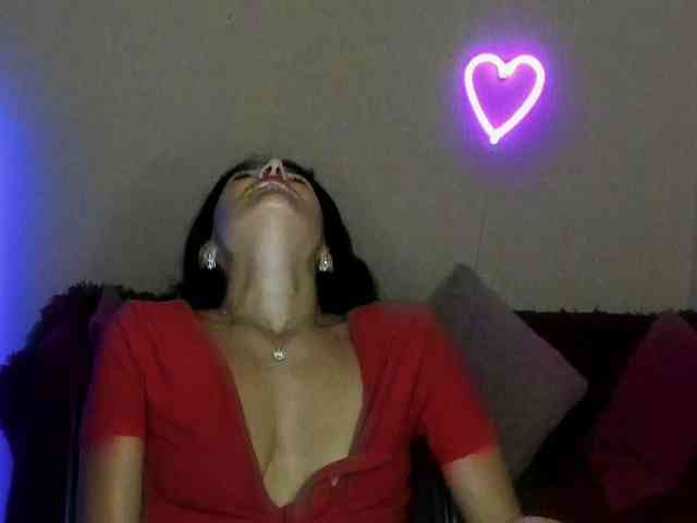 AliannaSoloKisses webcam