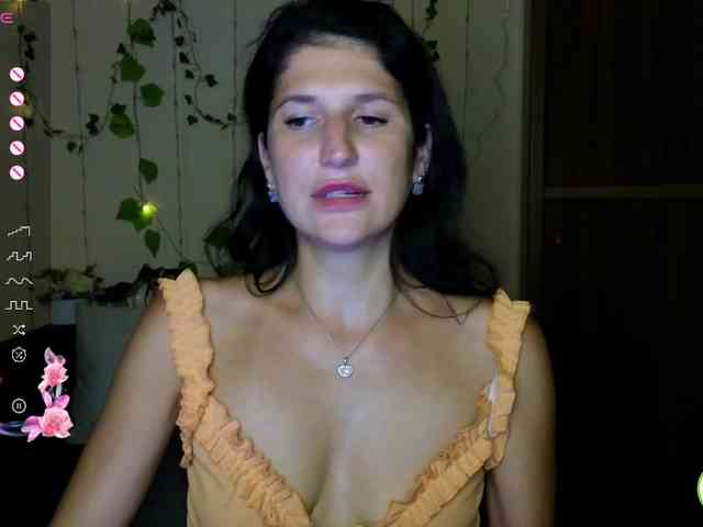 AliannaSoloKisses webcam