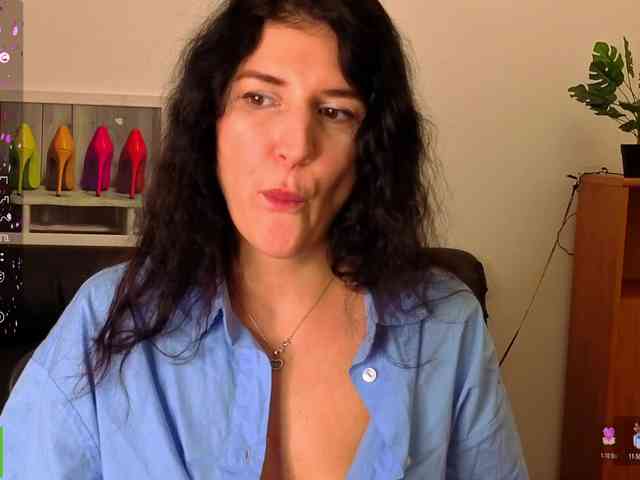 AliannaSoloKisses webcam