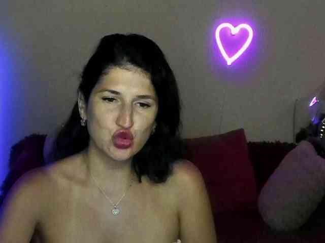 AliannaSoloKisses webcam