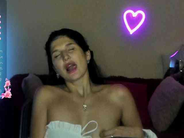 AliannaSoloKisses webcam