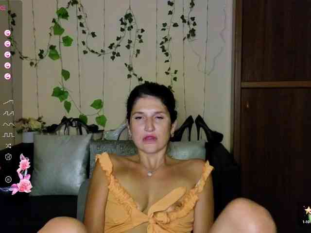 AliannaSoloKisses webcam