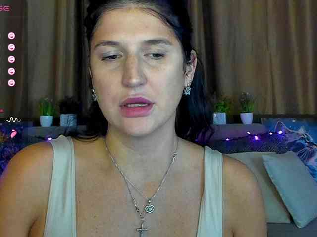 AliannaSoloKisses webcam