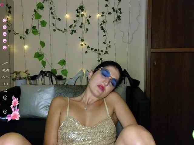 AliannaSoloKisses webcam