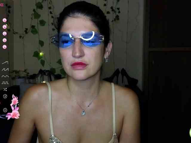 AliannaSoloKisses webcam