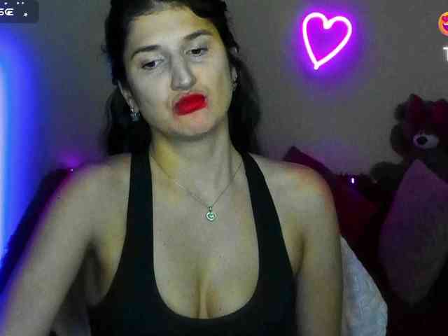 AliannaSoloKisses webcam