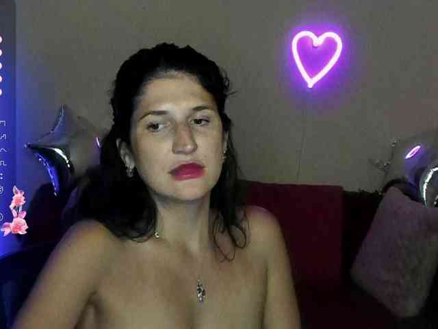AliannaSoloKisses webcam