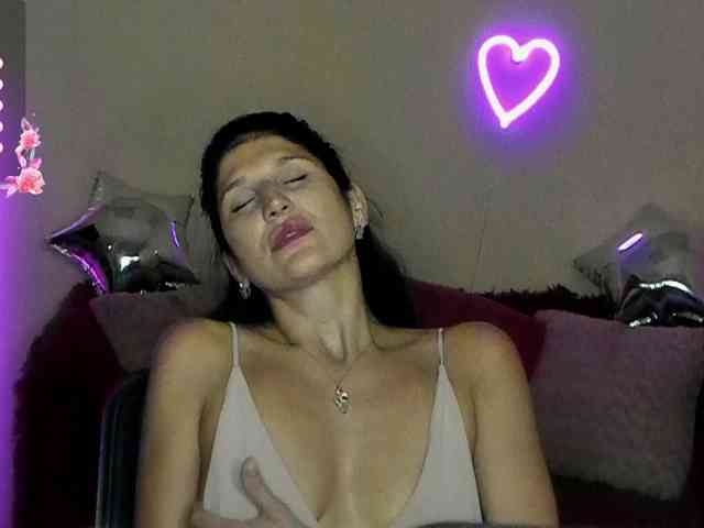 AliannaSoloKisses webcam