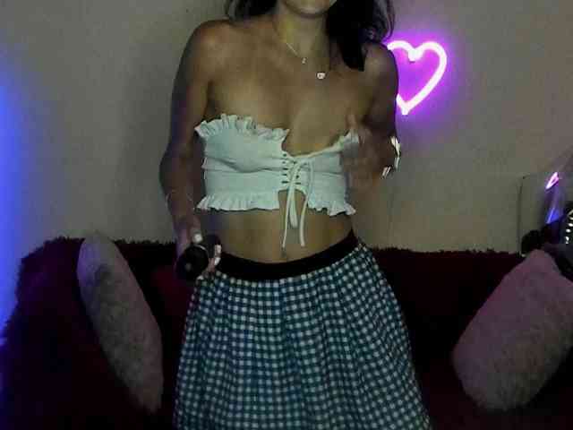 AliannaSoloKisses webcam