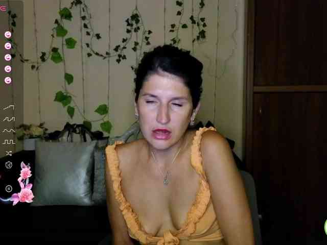 AliannaSoloKisses webcam