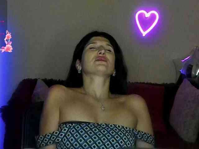 AliannaSoloKisses webcam