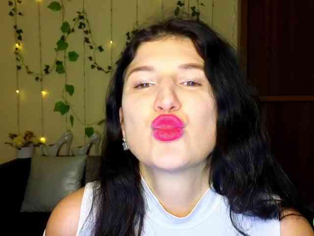 AliannaSoloKisses webcam
