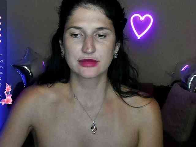 AliannaSoloKisses webcam