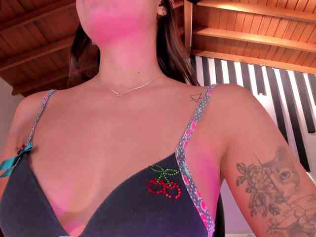 AllyJensen webcam