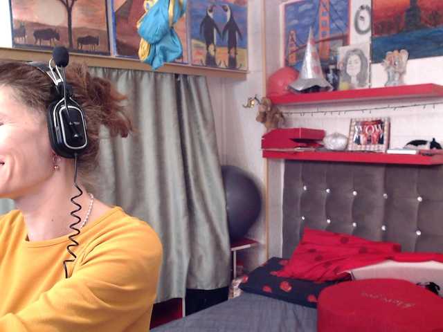 kellysurfing's BongaCams show and profile