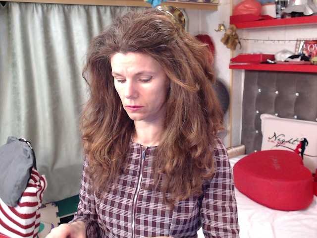 kellysurfing's BongaCams show and profile