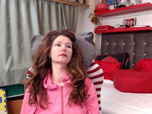 kellysurfing's BongaCams show and profile