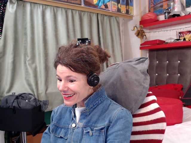 kellysurfing's BongaCams show and profile