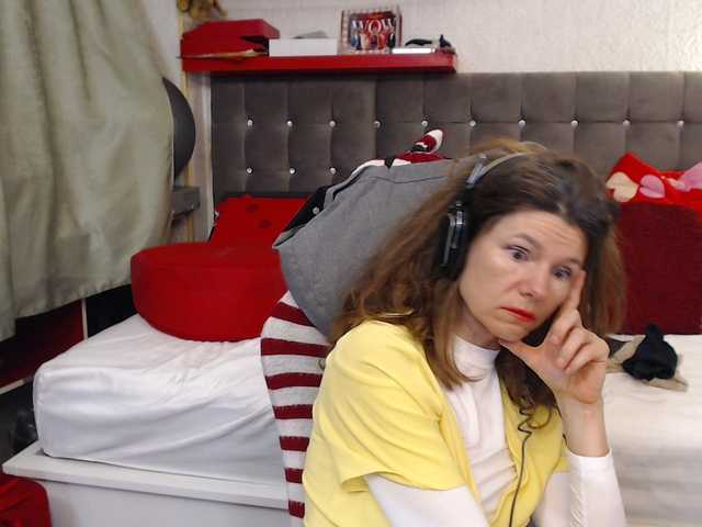 kellysurfing's BongaCams show and profile