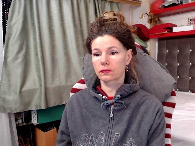 kellysurfing's BongaCams show and profile