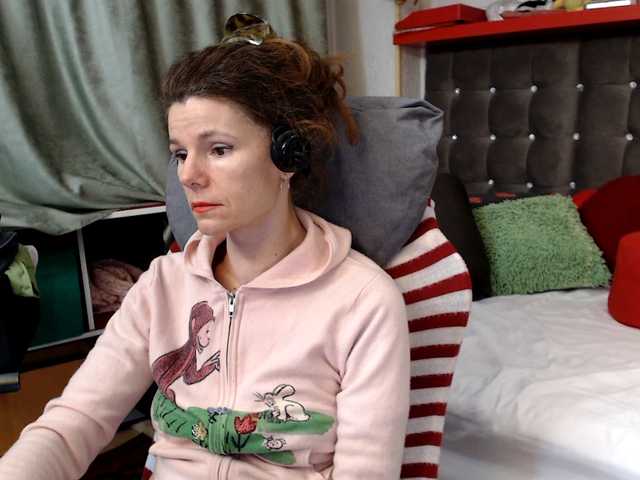 kellysurfing's BongaCams show and profile