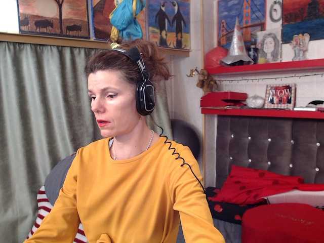 kellysurfing's BongaCams show and profile