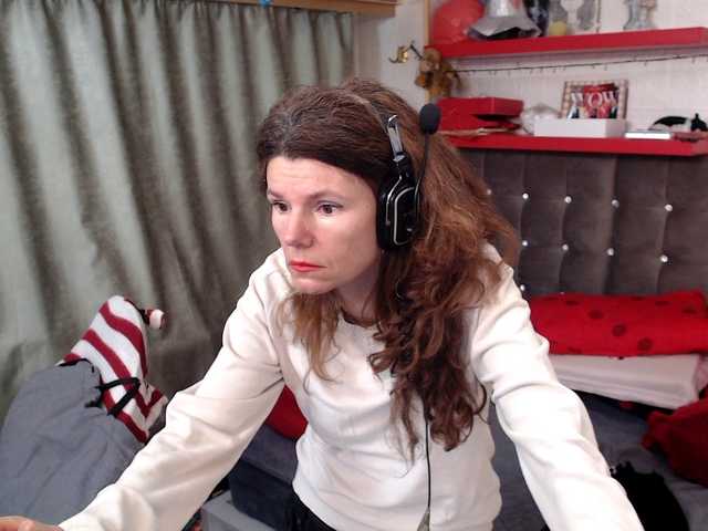 kellysurfing's BongaCams show and profile