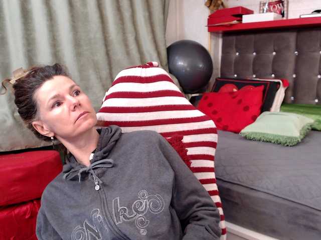 kellysurfing's BongaCams show and profile