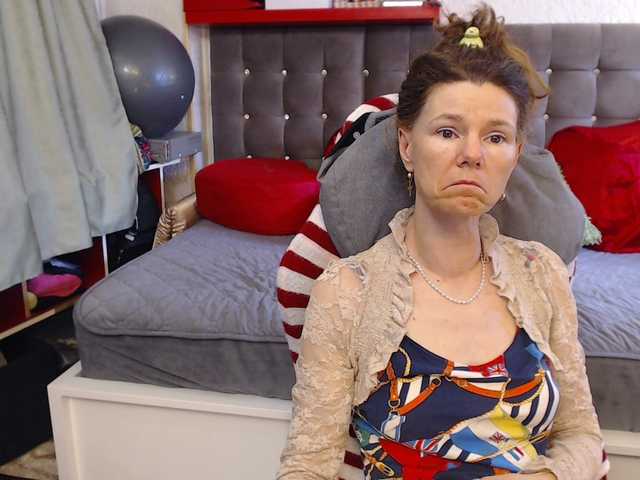 kellysurfing's BongaCams show and profile