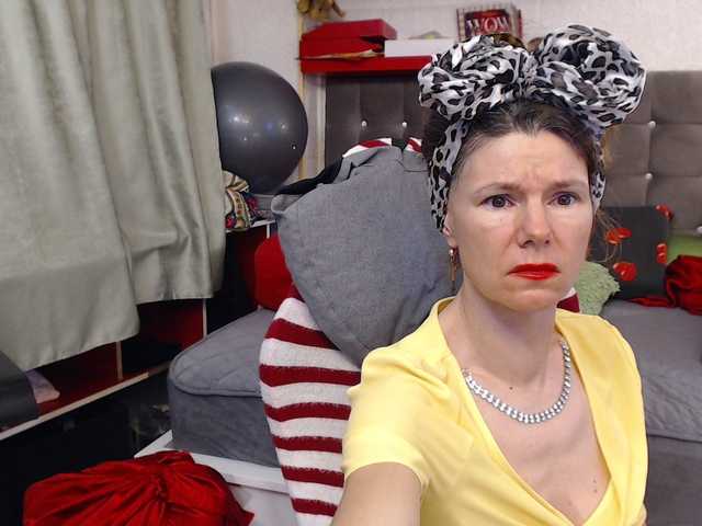 kellysurfing's BongaCams show and profile